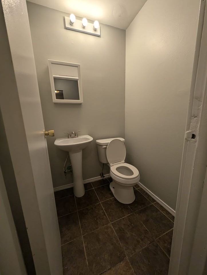 4059 Gateway Ct - Photo 4 of 9