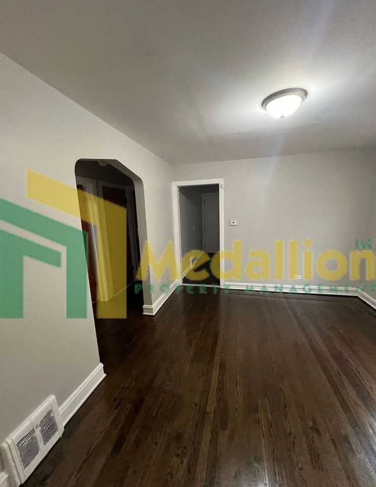 7605 S Campbell Ave - Photo 2 of 26