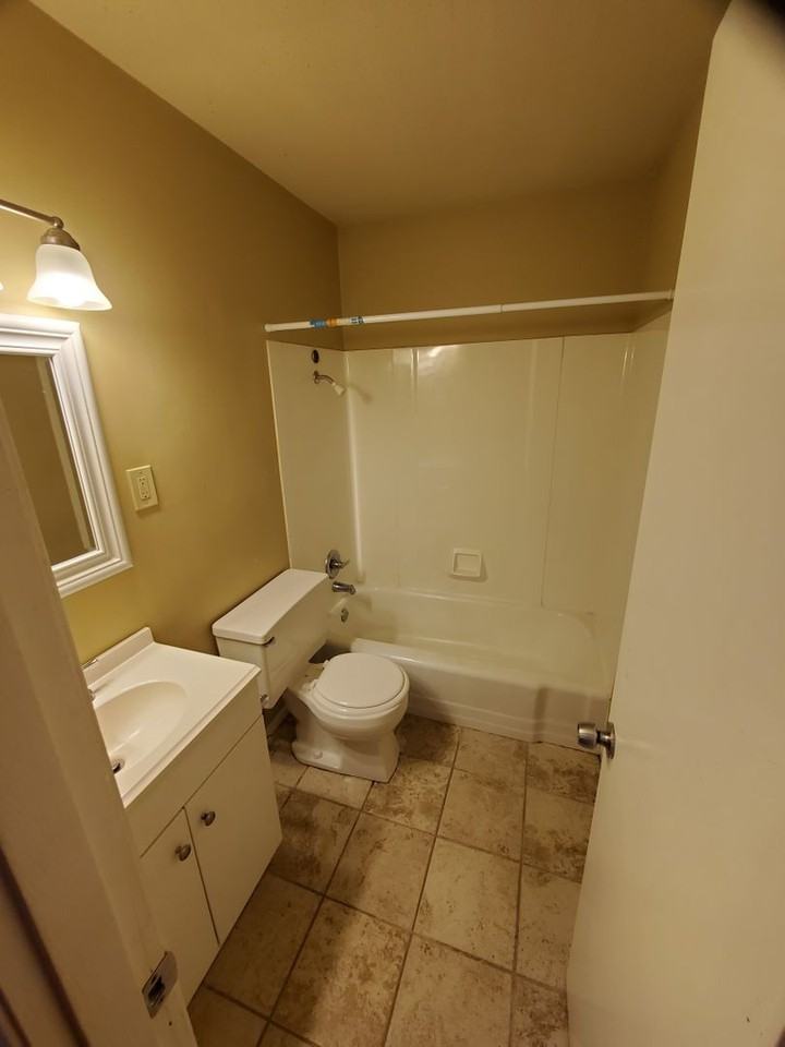 914 S Emery St - Photo 3 of 10