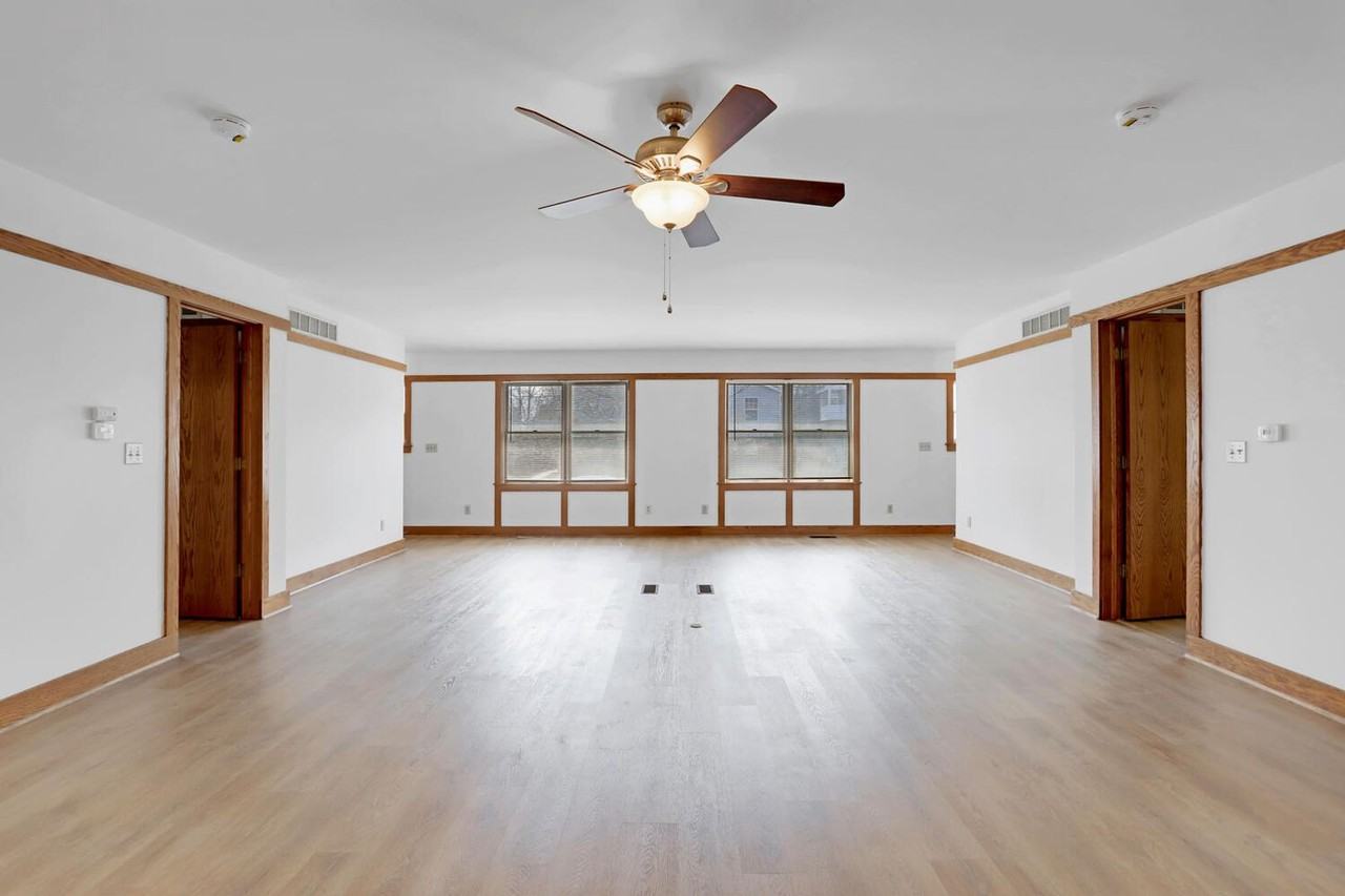 206 W William St - Photo 4 of 24