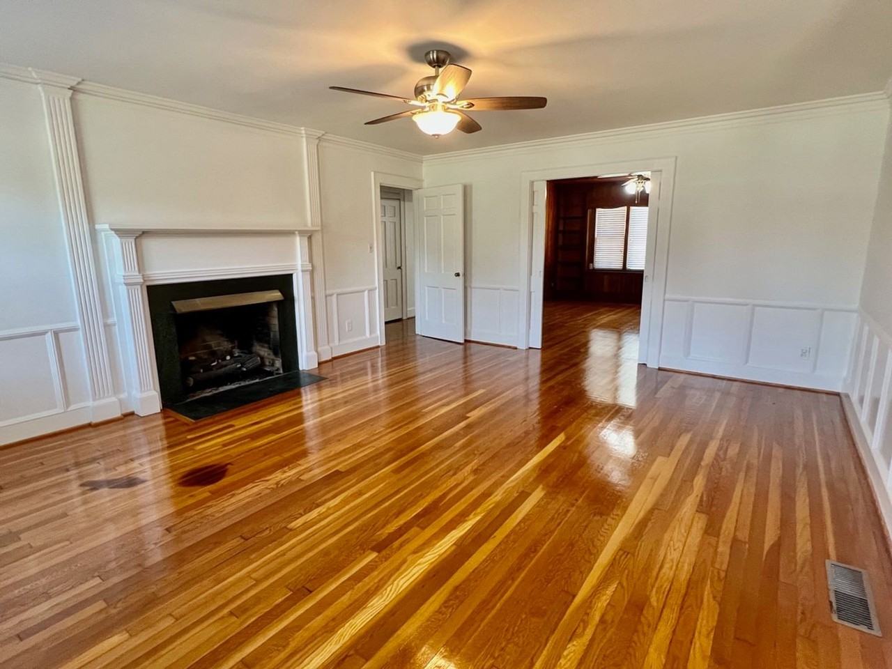 437 Banks St - Photo 3 of 34