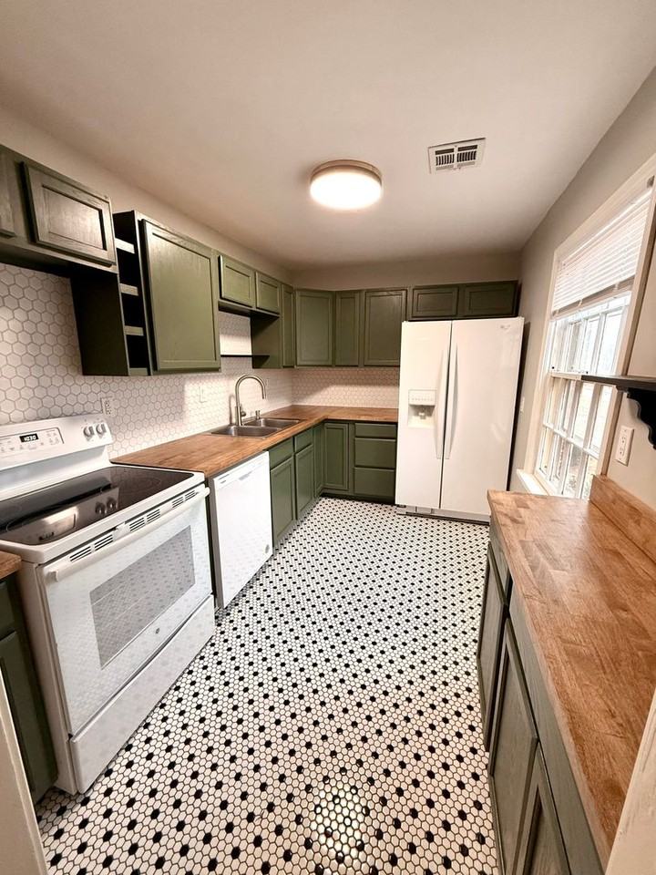824 Nw 46th St - Photo 2 of 14