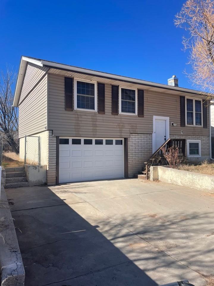 413 Kansas St - Photo 2 of 15