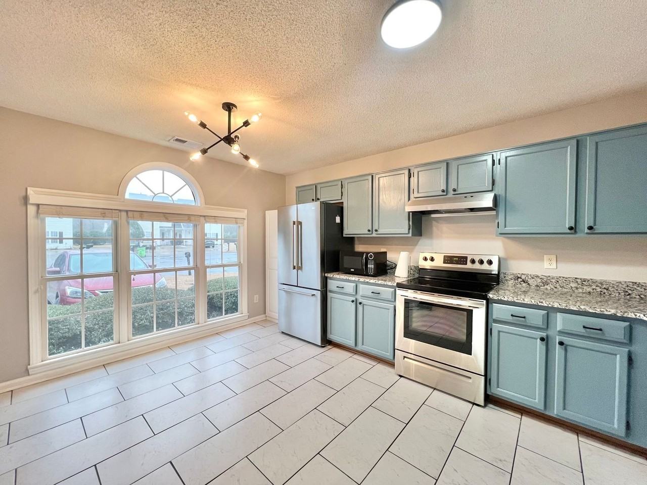 302 Center Heights Ct - Photo 2 of 18