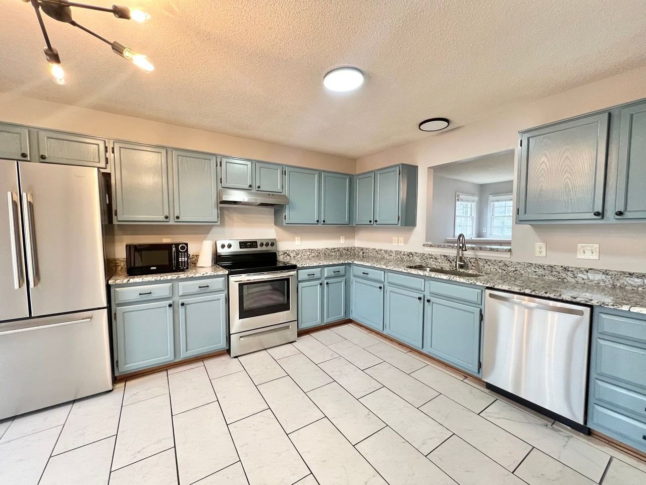 302 Center Heights Ct - Photo 3 of 18