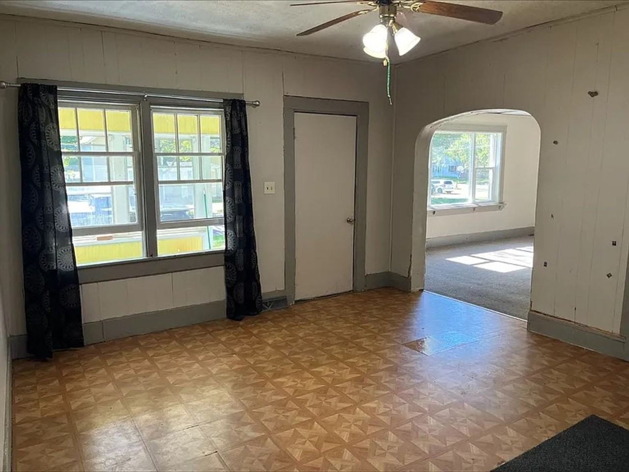 904 E 6th St - Photo 2 of 5