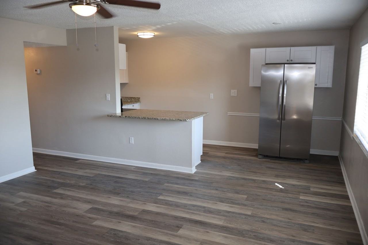 6370 1st St N - Photo 2 of 20