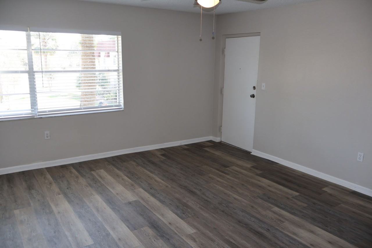 6370 1st St N - Photo 3 of 20
