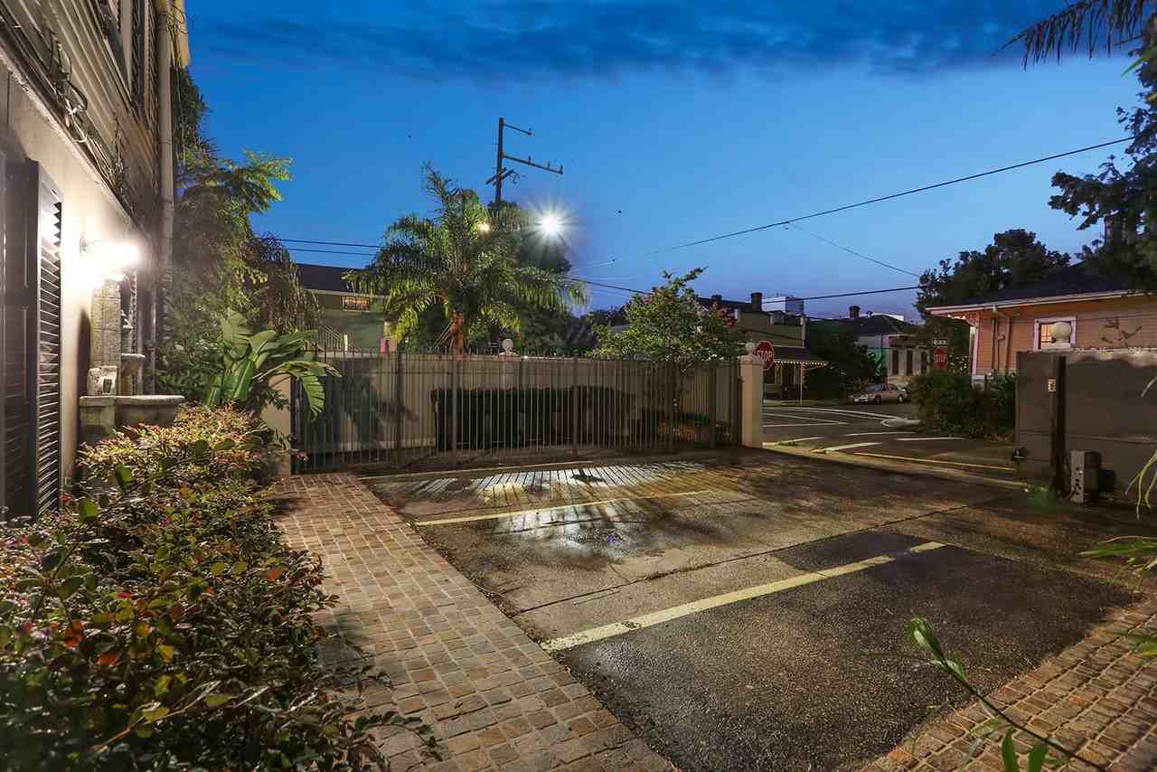 1860 Burgundy St #NA - Photo 4 of 16