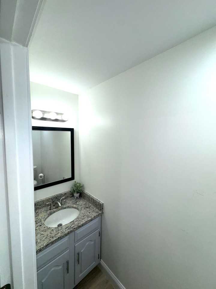 784 Dix St #B - Photo 5 of 15