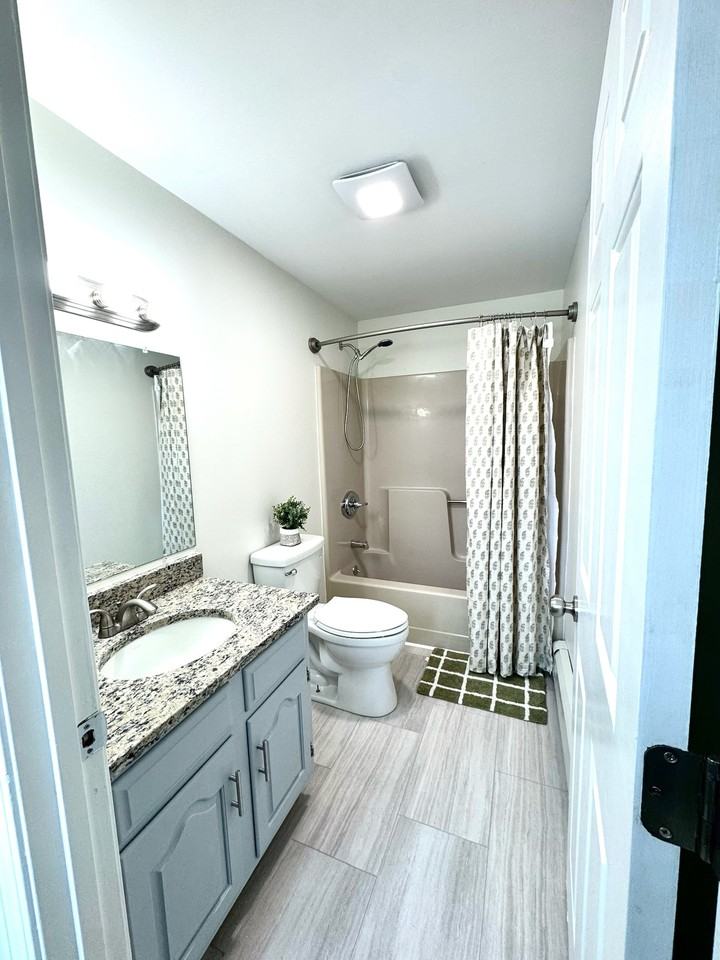 784 Dix St #B - Photo 4 of 15