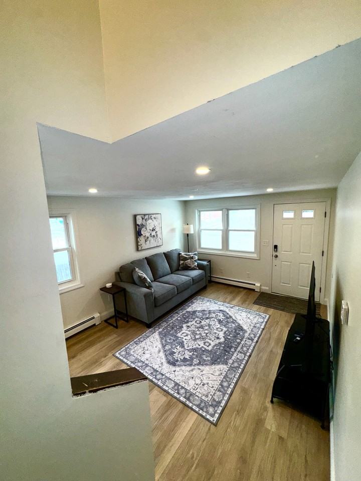 784 Dix St #B - Photo 6 of 15