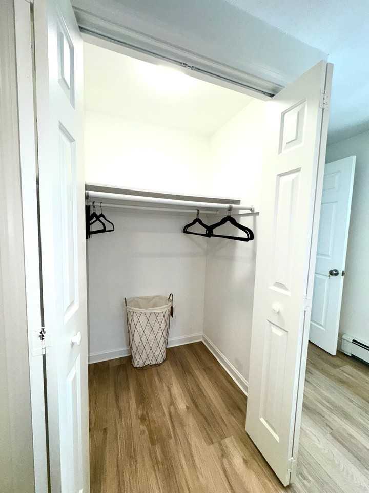 784 Dix St #B - Photo 2 of 15