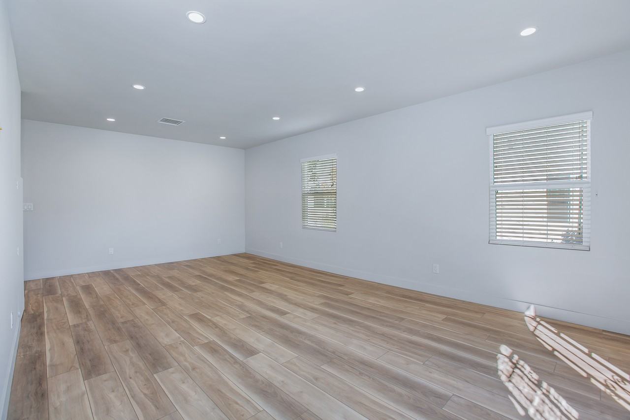1183 Bronson Avenue - Photo 3 of 14