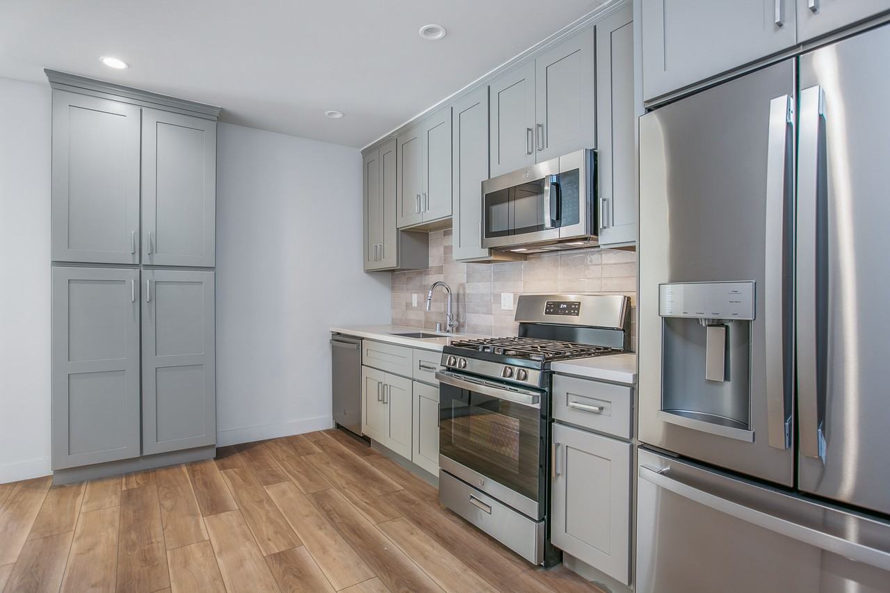 1183 Bronson Avenue - Photo 2 of 14