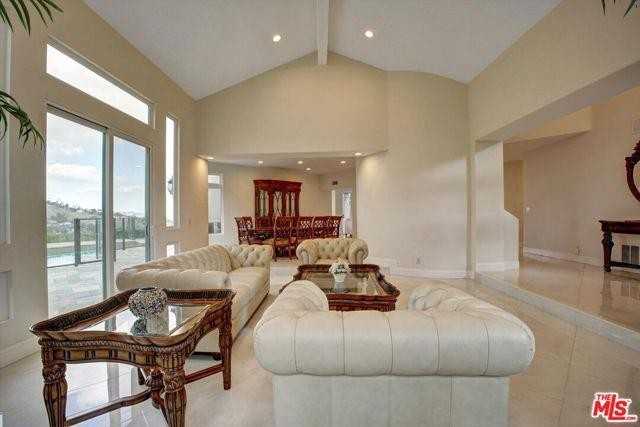 24823 Alexandra Ct - Photo 3 of 8