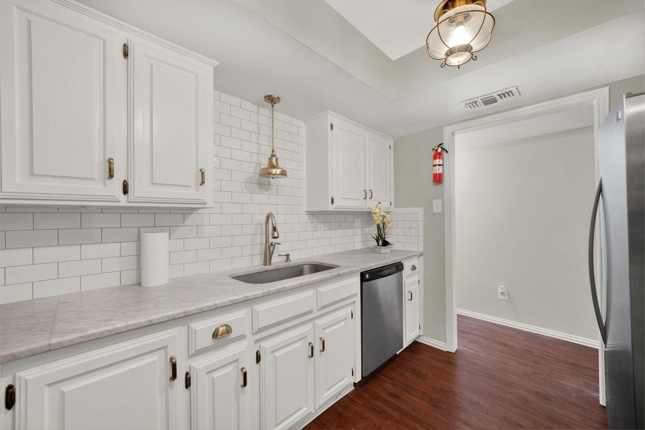 Taylor Ct - Photo 3 of 14