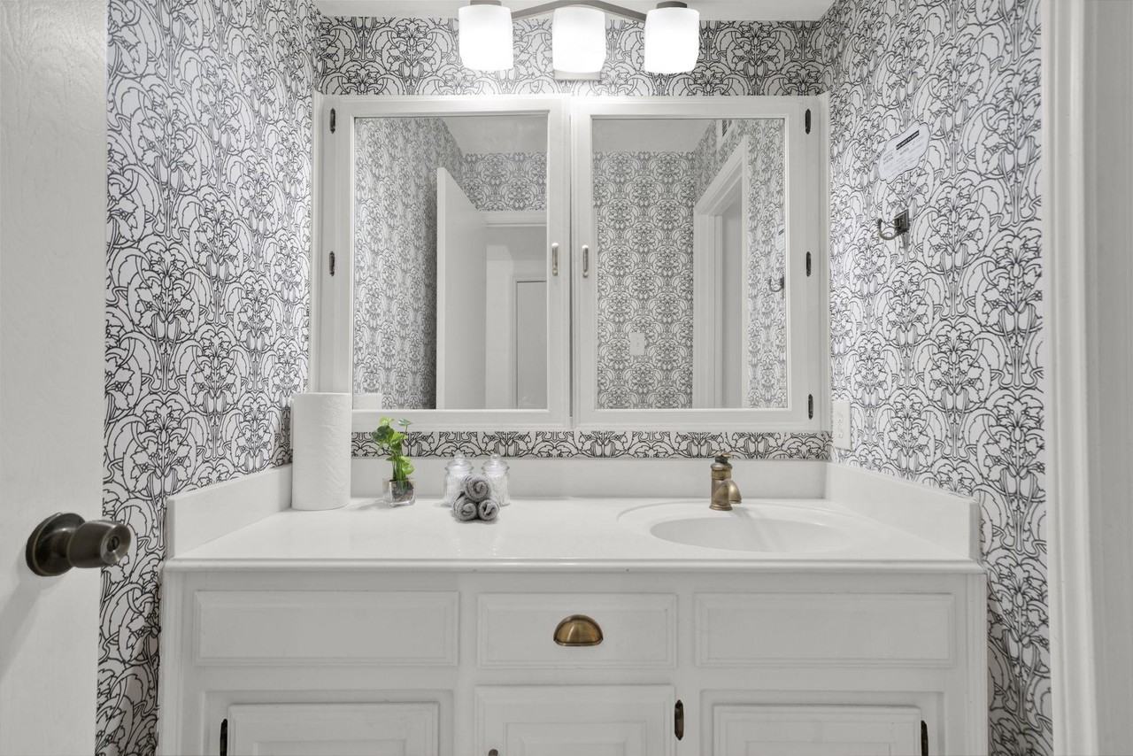 Taylor Ct - Photo 4 of 14