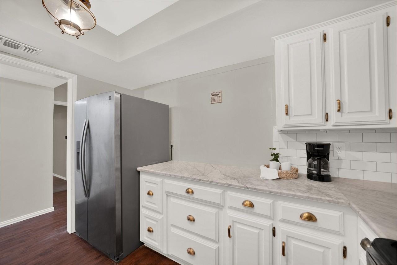 Taylor Ct - Photo 5 of 14