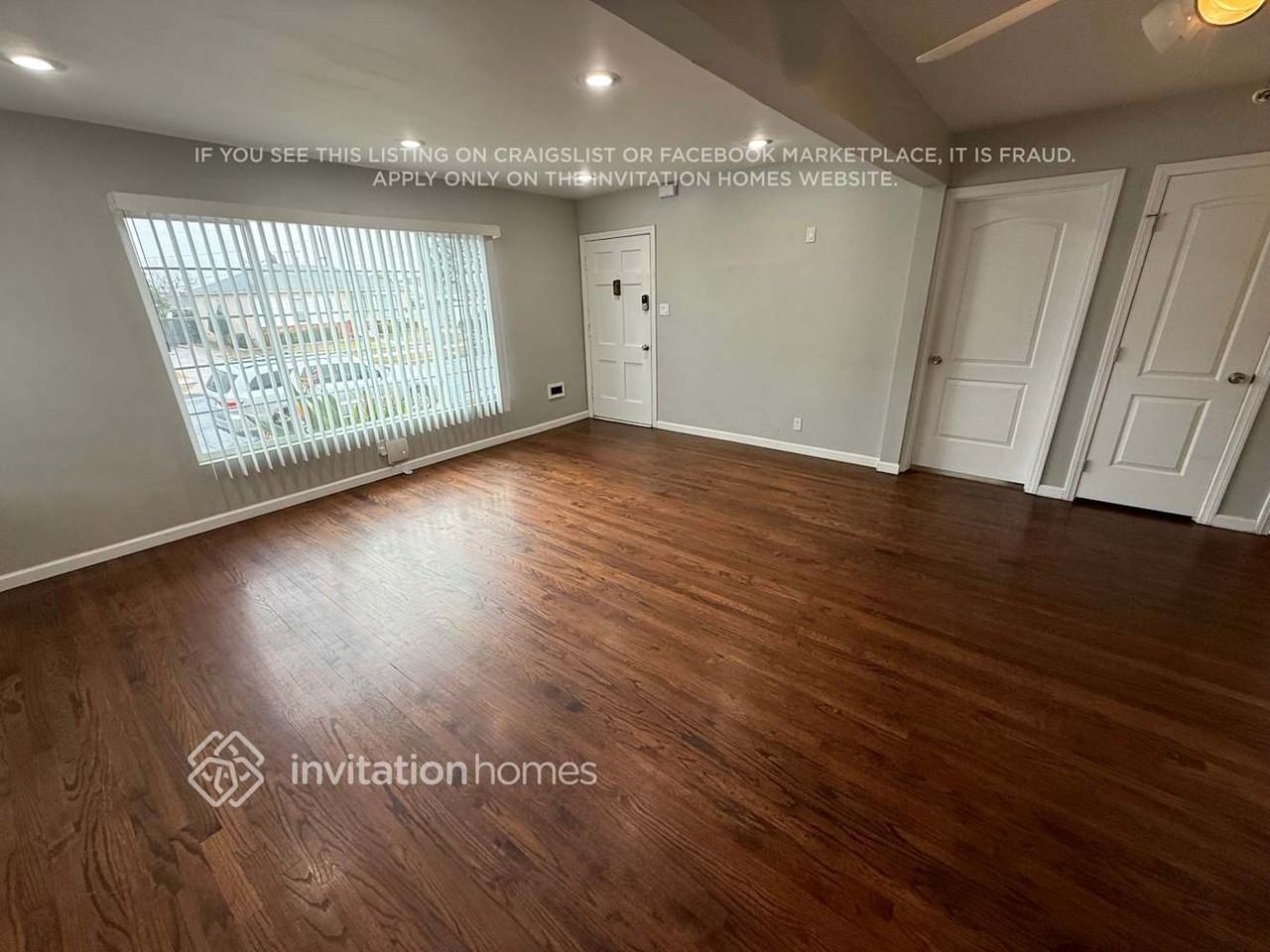 11118 S Manhattan Pl - Photo 3 of 16