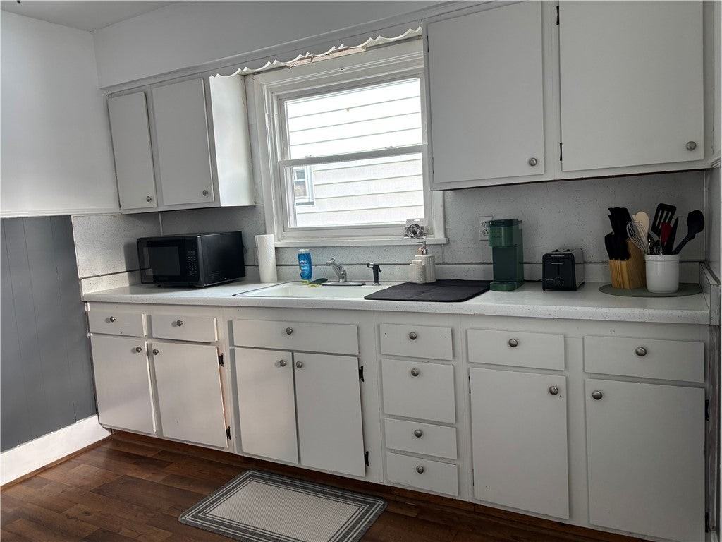 170 Marion St - Photo 3 of 9