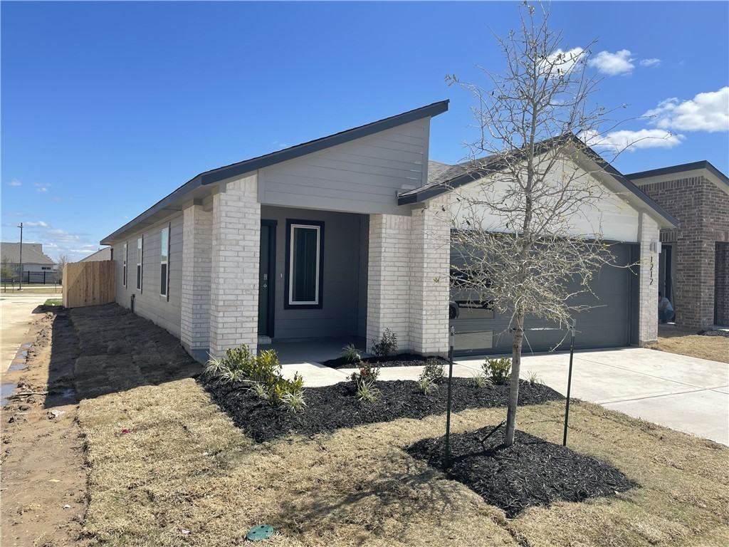 1212 Amistad Loop - Photo 2 of 27