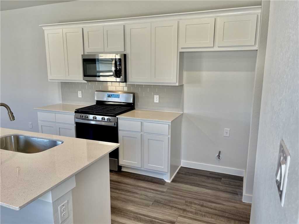 1212 Amistad Loop - Photo 6 of 27