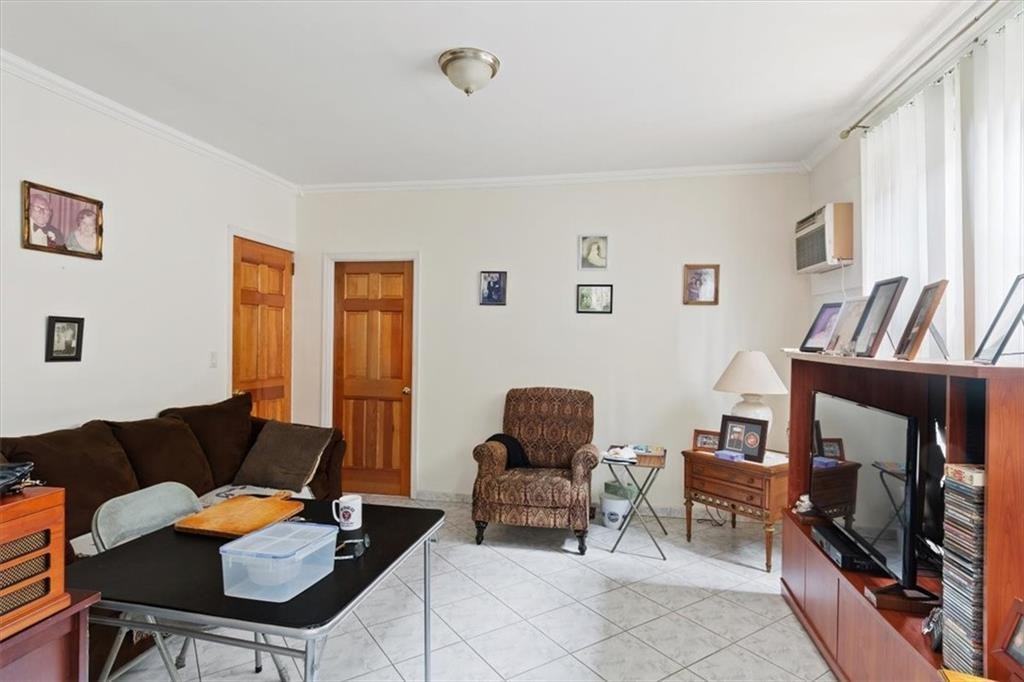 776 Adee Ave - Photo 3 of 4