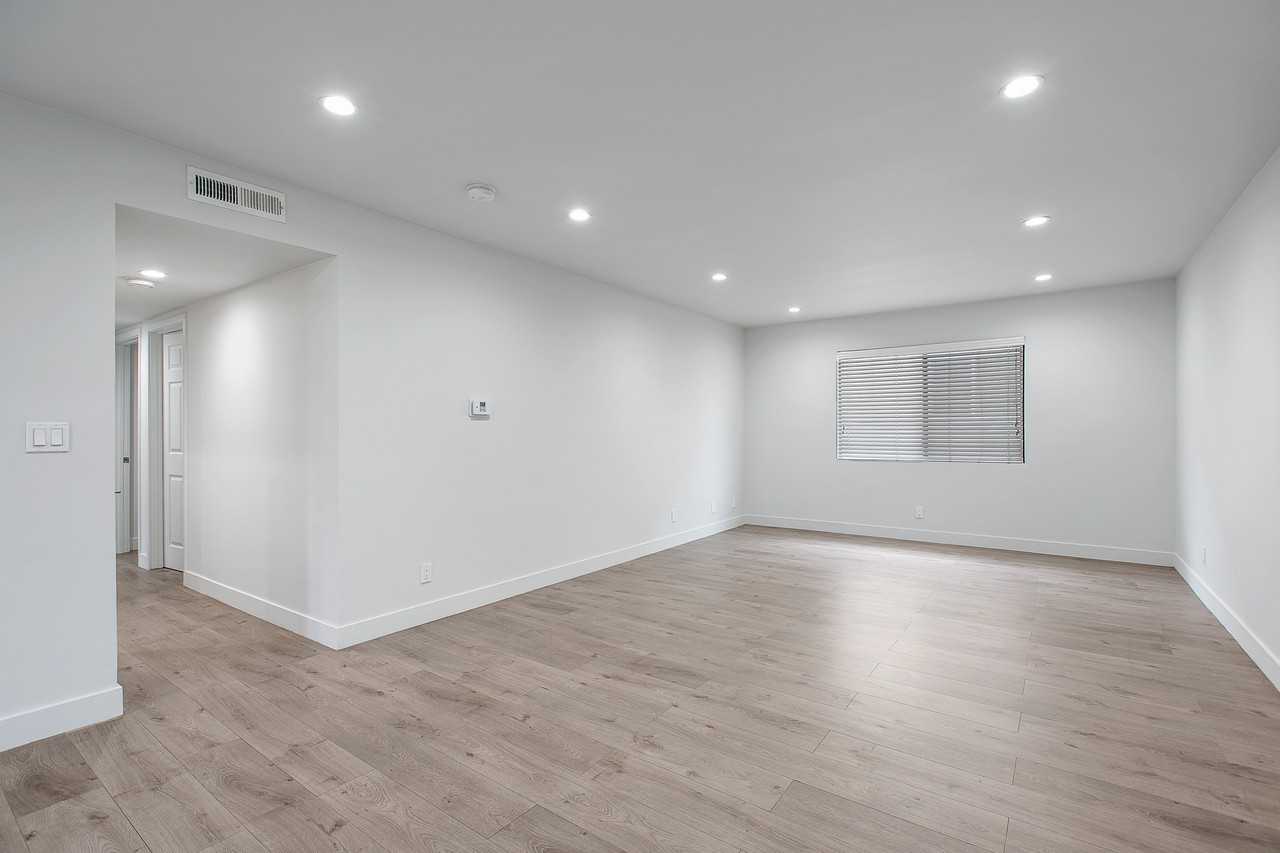 4053 West 23rd Street #B - Photo 4 of 17