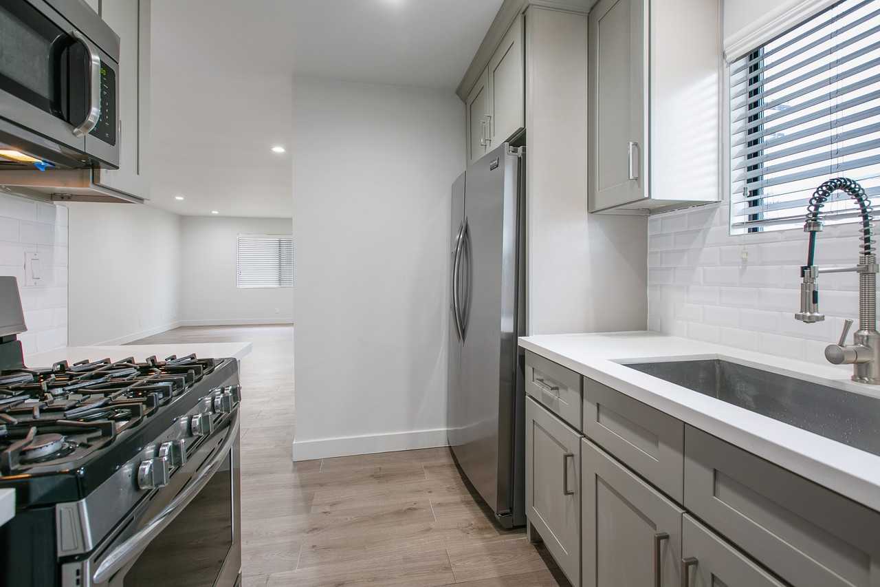 4053 West 23rd Street #B - Photo 2 of 17