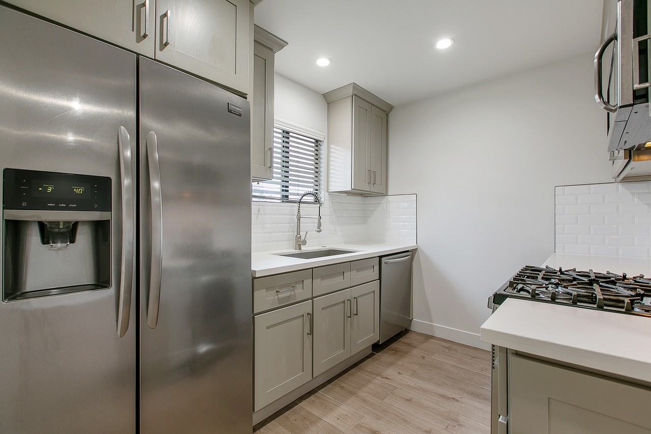 4053 West 23rd Street #B - Photo 3 of 17