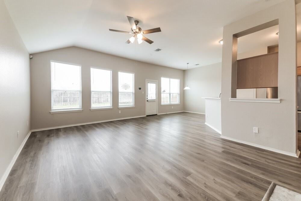 506 Oxford Loop - Photo 5 of 16