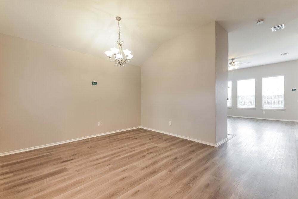 506 Oxford Loop - Photo 6 of 16