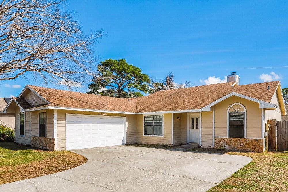 8245 Hamden Cir W - Photo 3 of 16