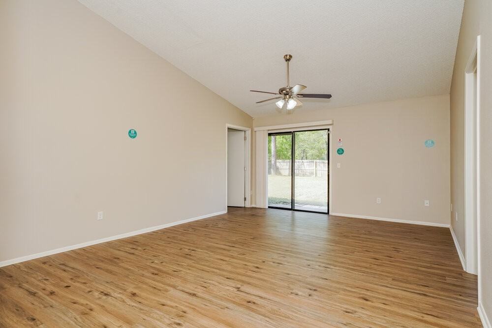 1439 Lodge Ter - Photo 4 of 17