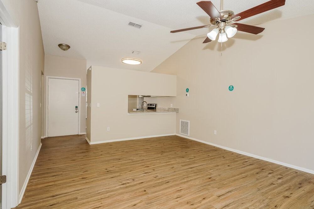 1439 Lodge Ter - Photo 5 of 17