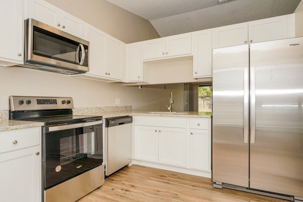 1439 Lodge Ter - Photo 6 of 17