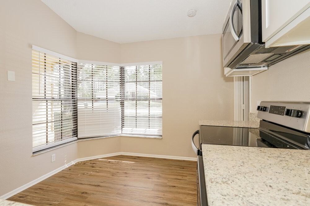 1439 Lodge Ter - Photo 7 of 17