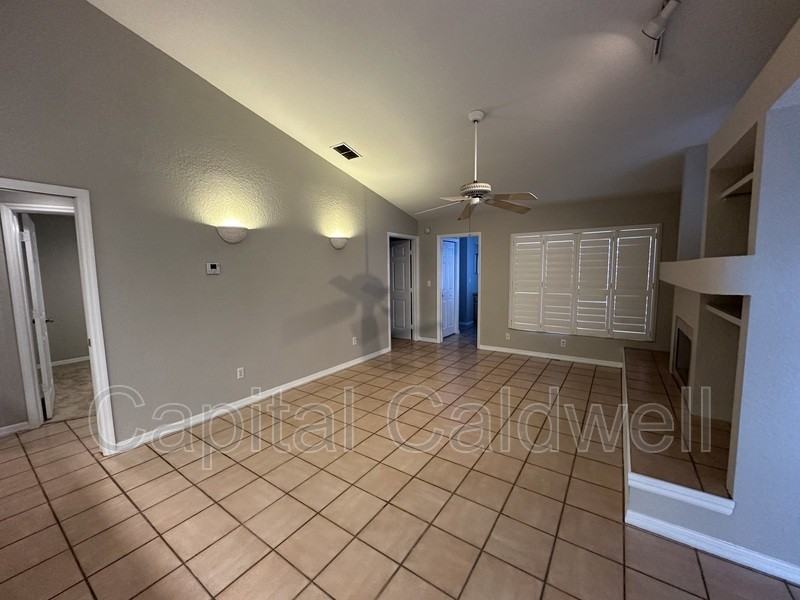 2626 Crestfield Dr - Photo 2 of 11