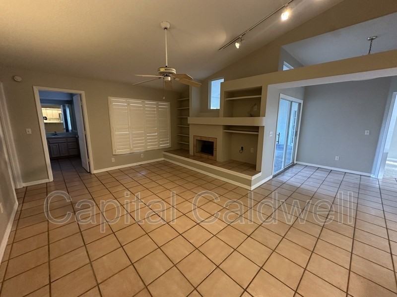 2626 Crestfield Dr - Photo 3 of 11