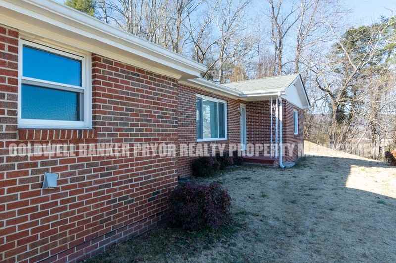 298 Memorial Dr - Photo 2 of 37