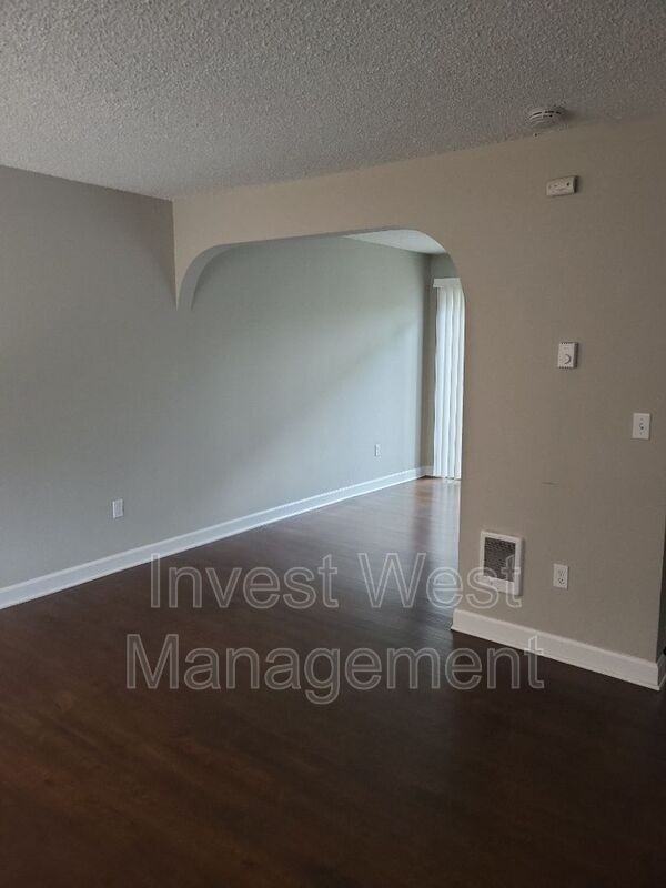 3015 Estreet - Photo 5 of 15