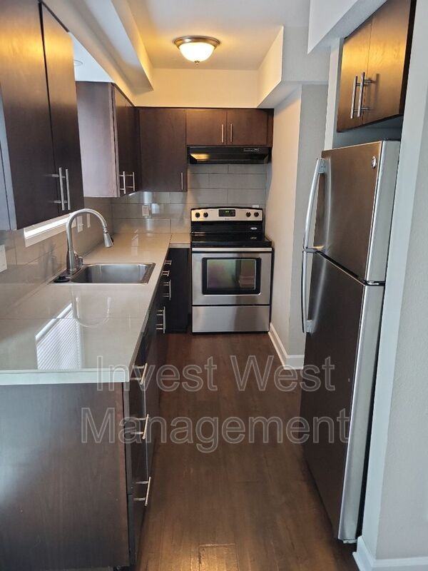3015 Estreet - Photo 3 of 15