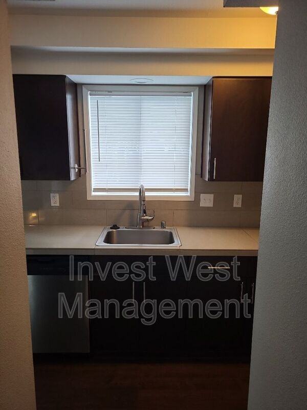 3015 Estreet - Photo 4 of 15