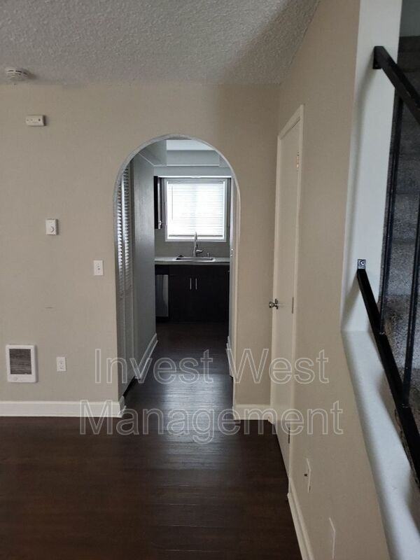 3015 Estreet - Photo 2 of 15