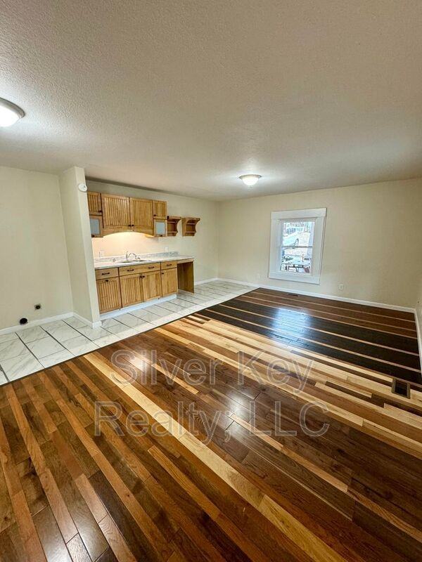 714 Washington Ave - Photo 2 of 9