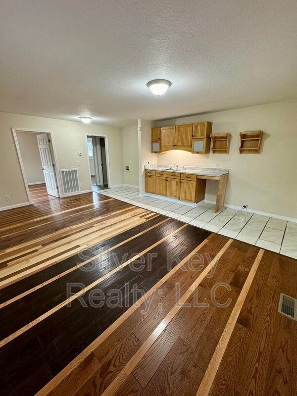 714 Washington Ave - Photo 3 of 9