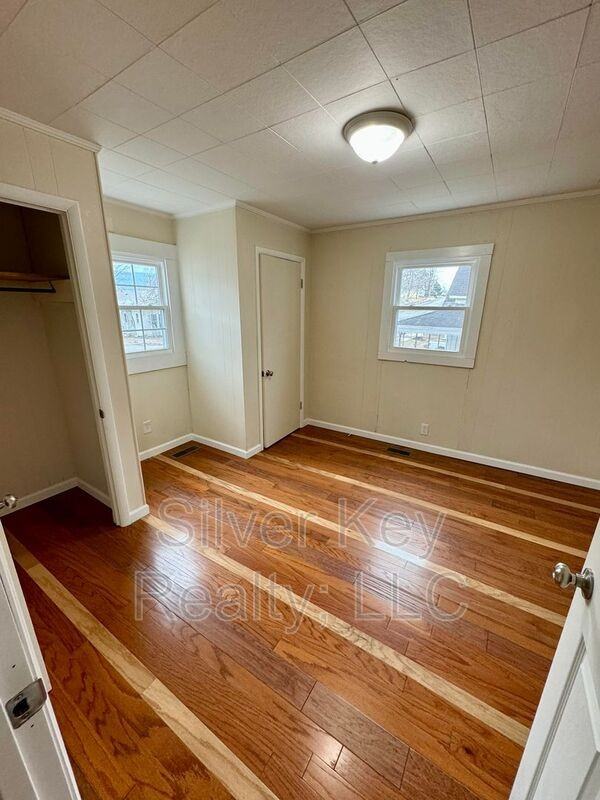 714 Washington Ave - Photo 4 of 9