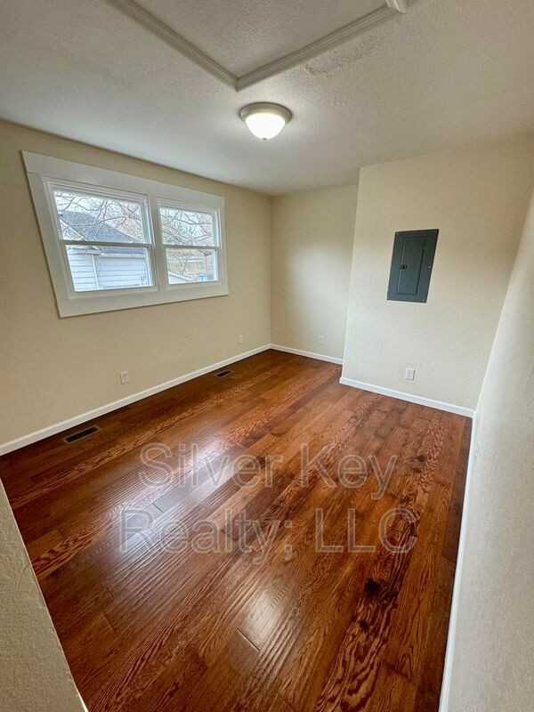 714 Washington Ave - Photo 6 of 9