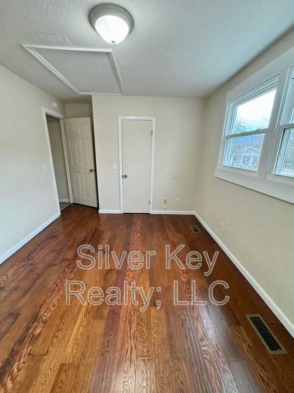 714 Washington Ave - Photo 7 of 9